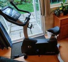 Life Fitness C1 Upright Cycle