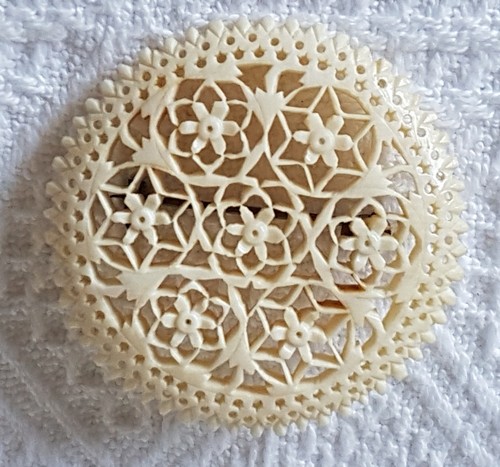 Brooch antique cream - ~, ~