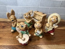 Pend Delfin  Rabbit Figurines