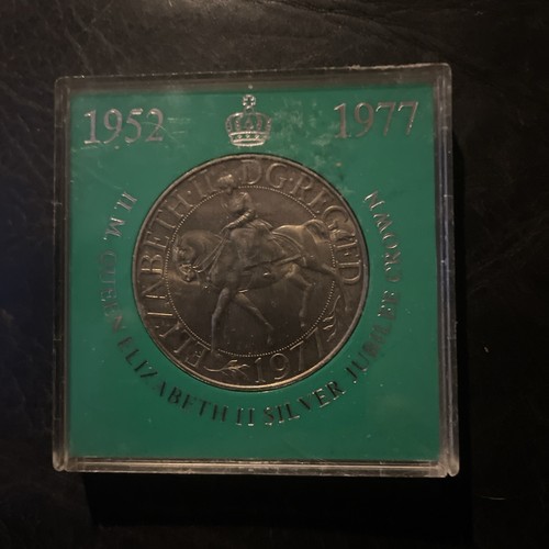 1977 queen elizabeth - hm,