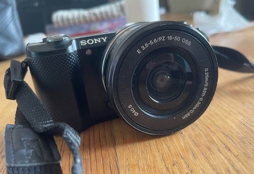 Sony a5000 mirrorless - a5000,