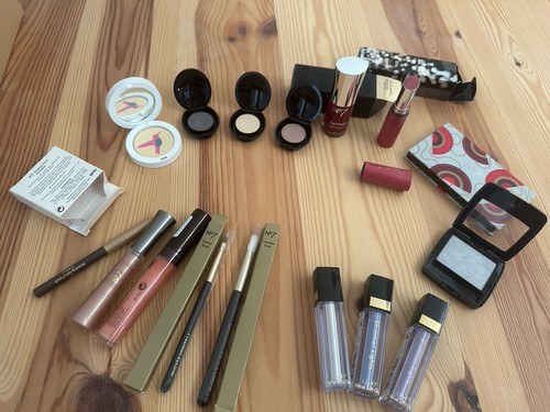 Boots make up bundle - no,