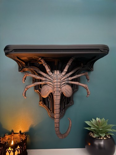 Facehugger alien shelf wall