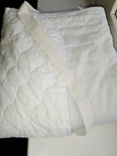Single Mattress Protector With  Elastic Anchor Bands. Good/Clean Cond