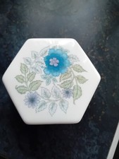 VINTAGE WEDGEWOOD CHINA CLEMENTINE OCTAGON LIDDED TRINKET DISH. 