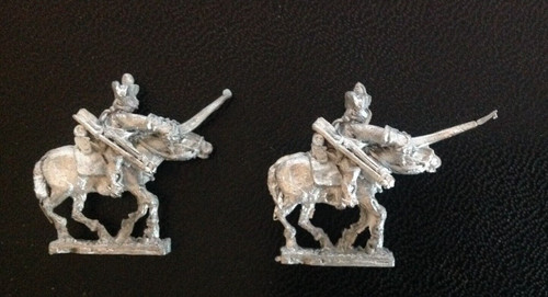 Miniature figures riders x2 - figures,