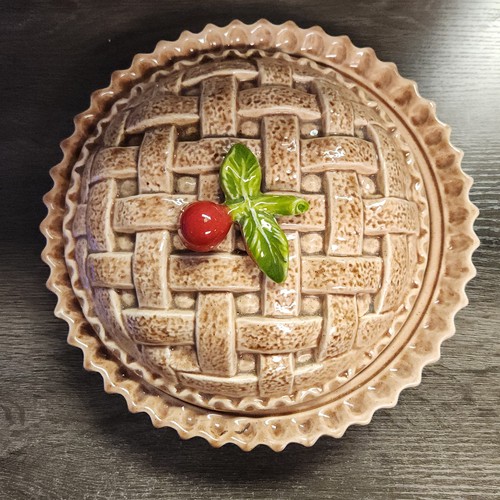 Vtg ceramic cherry pie keeper - cherry,