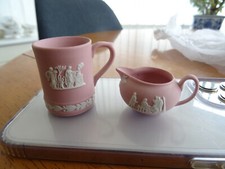 SUPERB WEDGWOOD PINK JASPER MINIATURE TANKARD & CREAMER - FREE P&P