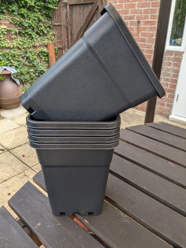 Brand new litre - square, black