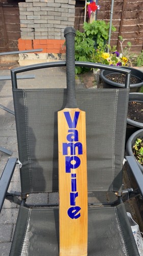 Vintage bas vampire cricket - bas,