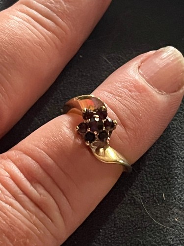 9ct gold garnet cluster ring