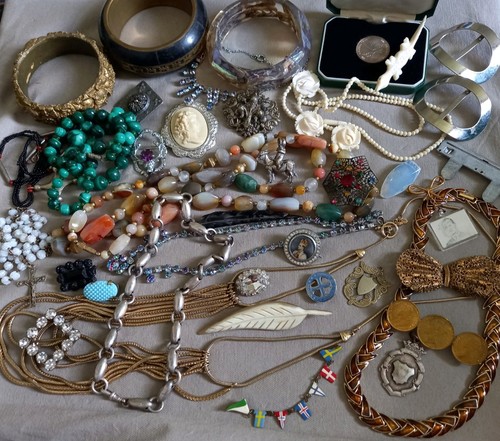 Vintage antique jewellery - vintage,