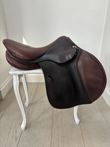 Antares brown jump saddle - 17.5,