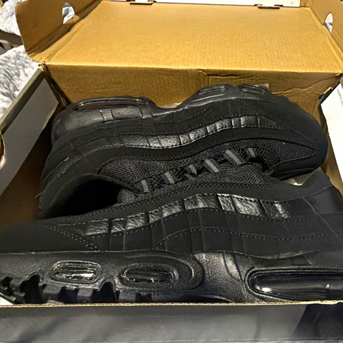 Nike airmax 95s triple black