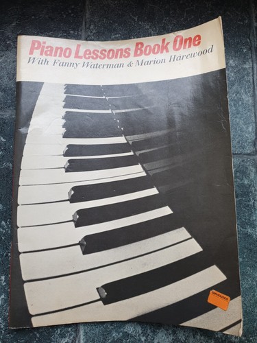 Piano lessons book - lessons,