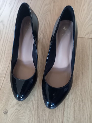 Ladies black patent shoes - black,