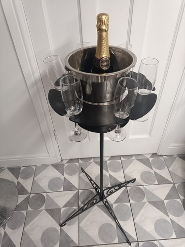 Sommelier with ice bucket - with,
