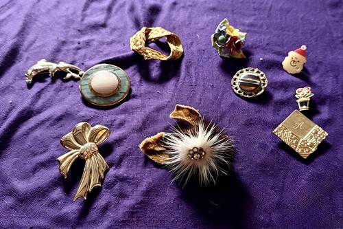 Vintage brooches job lot