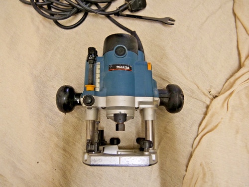 Makita plunge router - makita,