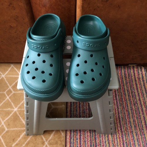 Green crocs stomps size - crocs,