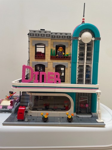 Lego downtown diner - downtown,