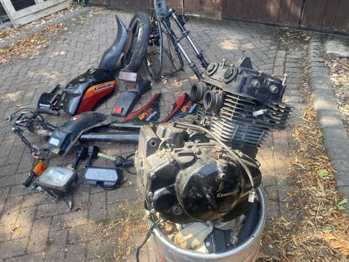 Kawasaki gpz305 barn find - gpz305,