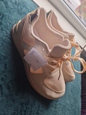  Beige Gold Trainers Size 7 Azarey New