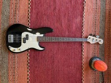 Squier by Fender Precision