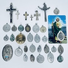 Lot of 33 vintage Catholic medal assortment CHRISTIAN MEDALS Pendant Job Lot  33
