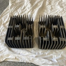 YAMAHA RD250 1A0 CYLINDER HEADS 11