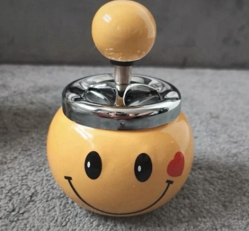 Smiling heart face emoji pot - heart,