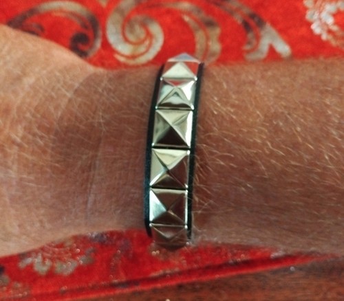 Row black silver studded - 1,