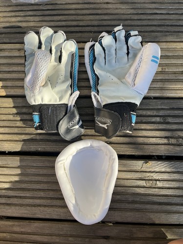 Junior right handed cricket - junior, right-handed