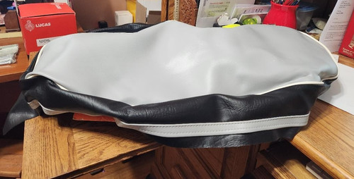 Triumph seat cover - seat, top