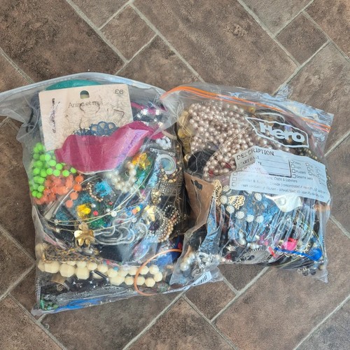 4kg craft jewellery broken - 5.4kg,