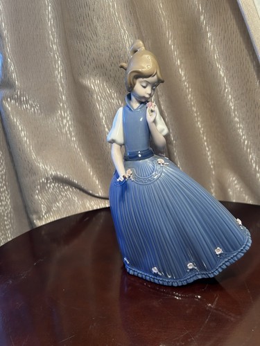 Lladro elegant lady blue - lady, in