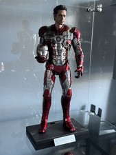 Hot Toys Iron Man Mark 5