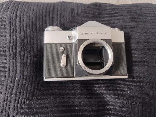 Zenit slr film - e, body