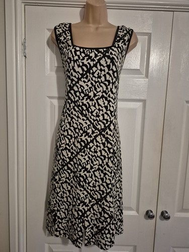 Black white sleeveless - &,