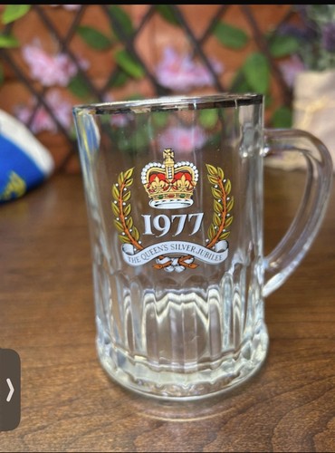 1977 queen elizabeth - queen,