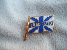 Vintage LEEDS UNITED FOOTBALL CLUB flag enamel pin badge by Coffer