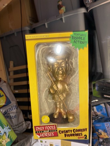 Golden cushty comedy figurines - golden,