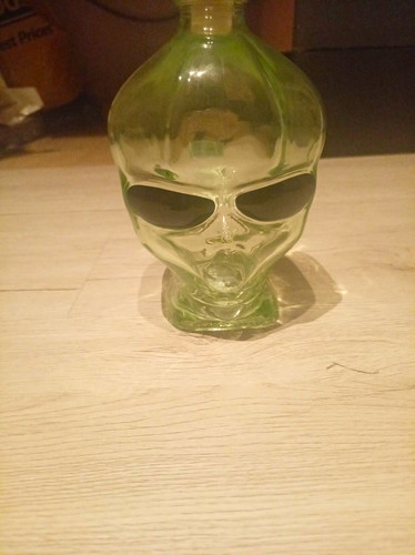Green glass alien skull head - green,