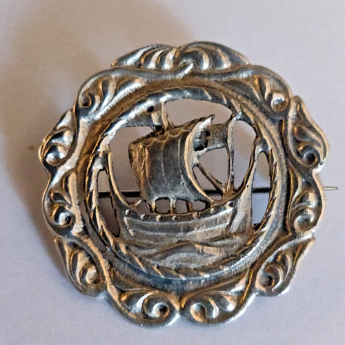 Scottish silver wreath brooch