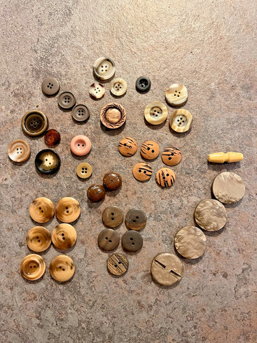 Job lot buttons good - 40,