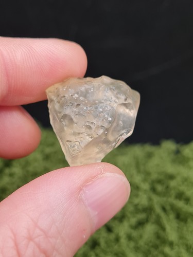 Libyan desert glass - glass, rough