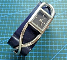 LADIES AVON QUARTZ WRIST WATCH WORKING GOOD CONDITION KEEPING TIME.