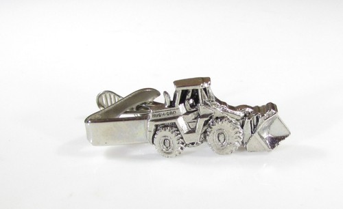 Silver tone tie clip with - tone,