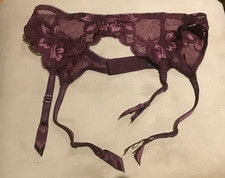 M&S PURPLE LACY SUSPENDER BELT