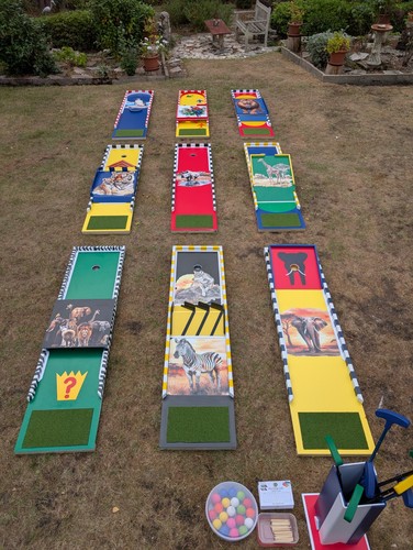 Hole crazy golf course with - crazy,